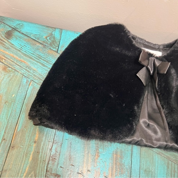 Children's Place Black Faux Fur Poncho Size Small 5/6 - Picture 3 of 10